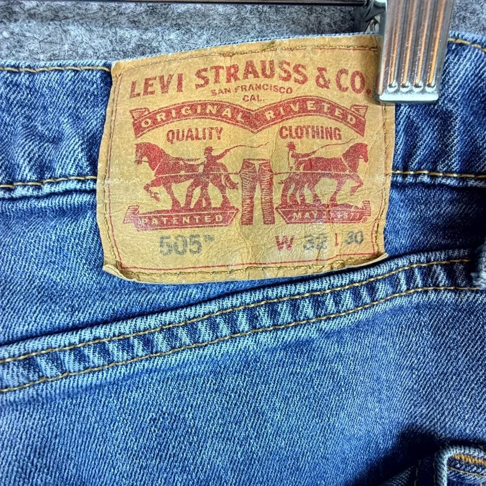 Levi's 505 Jeans Mens 32 Blue Denim Medium Wash Mid Rise Straight Leg Distressed
